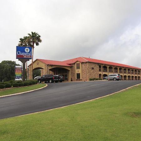 Chaparral Motel Hallettsville Bagian luar foto