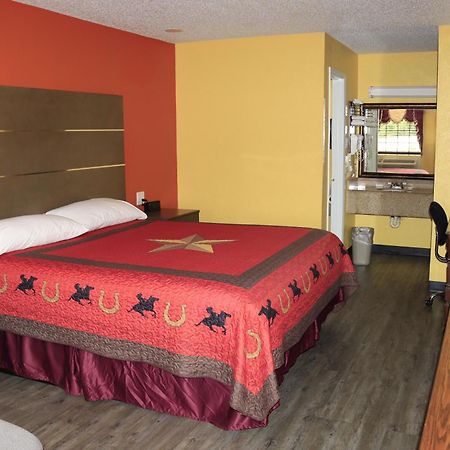 Chaparral Motel Hallettsville Bagian luar foto