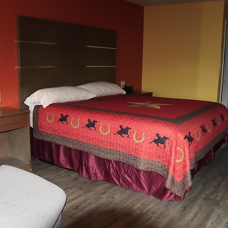 Chaparral Motel Hallettsville Bagian luar foto