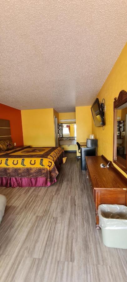 Chaparral Motel Hallettsville Bagian luar foto
