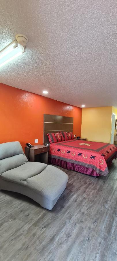 Chaparral Motel Hallettsville Bagian luar foto