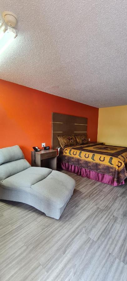 Chaparral Motel Hallettsville Bagian luar foto