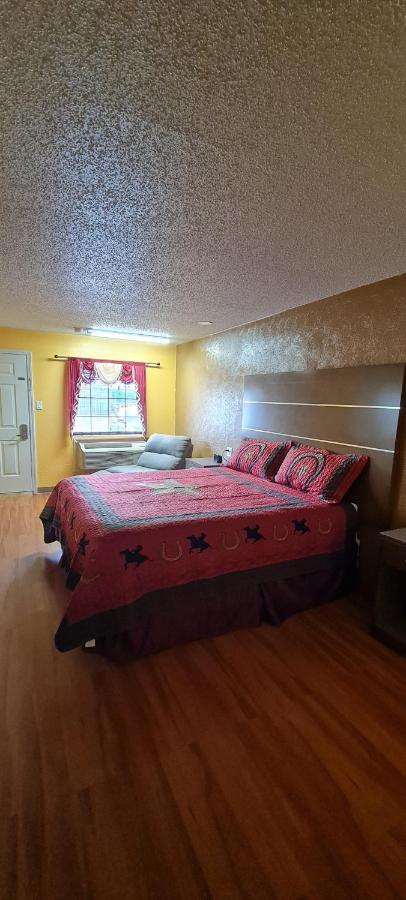 Chaparral Motel Hallettsville Bagian luar foto