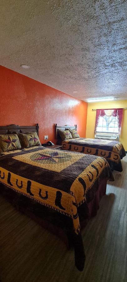 Chaparral Motel Hallettsville Bagian luar foto