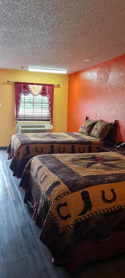 Chaparral Motel Hallettsville Bagian luar foto