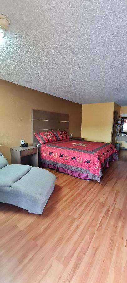 Chaparral Motel Hallettsville Bagian luar foto