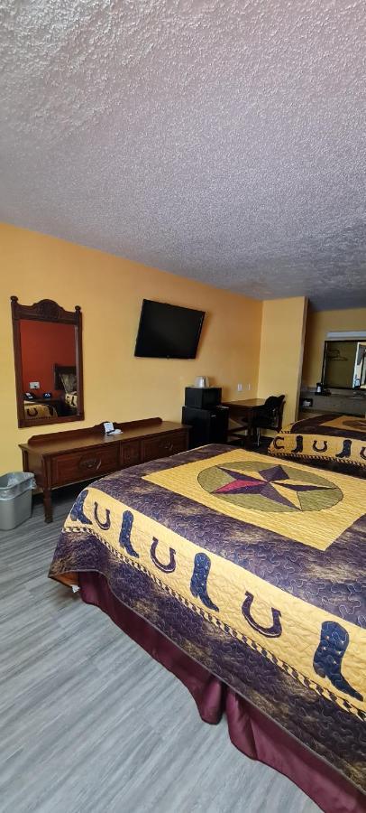 Chaparral Motel Hallettsville Bagian luar foto