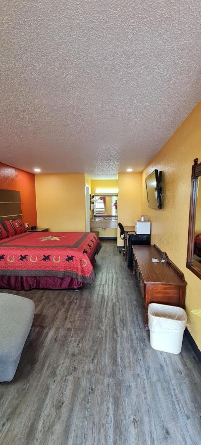 Chaparral Motel Hallettsville Bagian luar foto