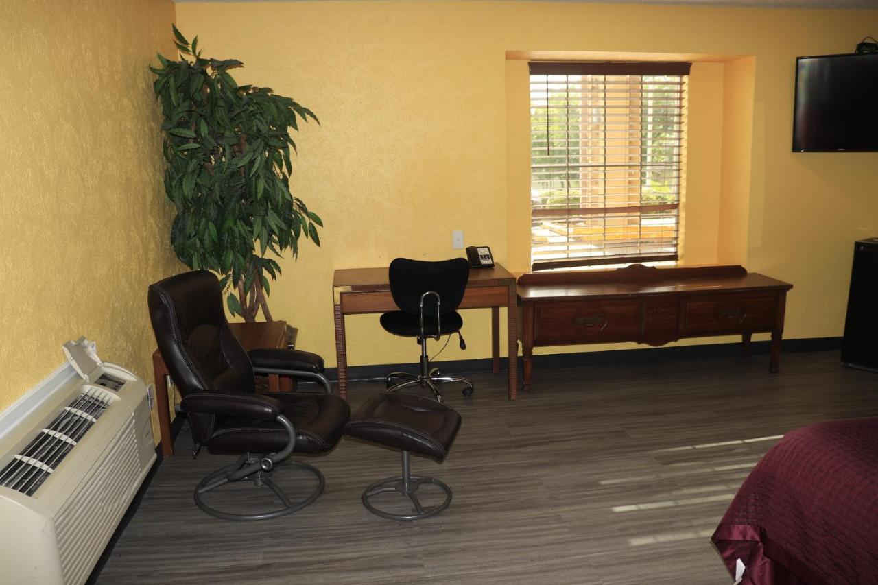Chaparral Motel Hallettsville Bagian luar foto