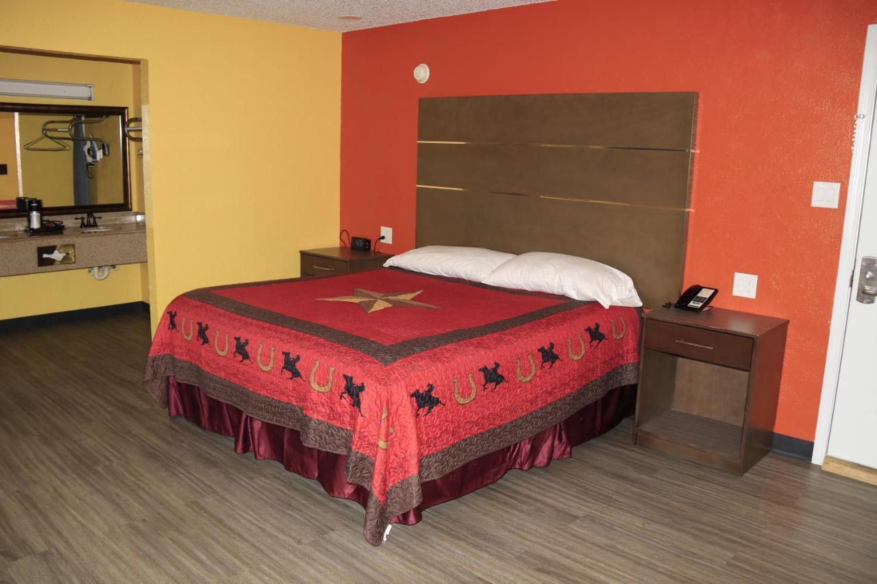 Chaparral Motel Hallettsville Bagian luar foto