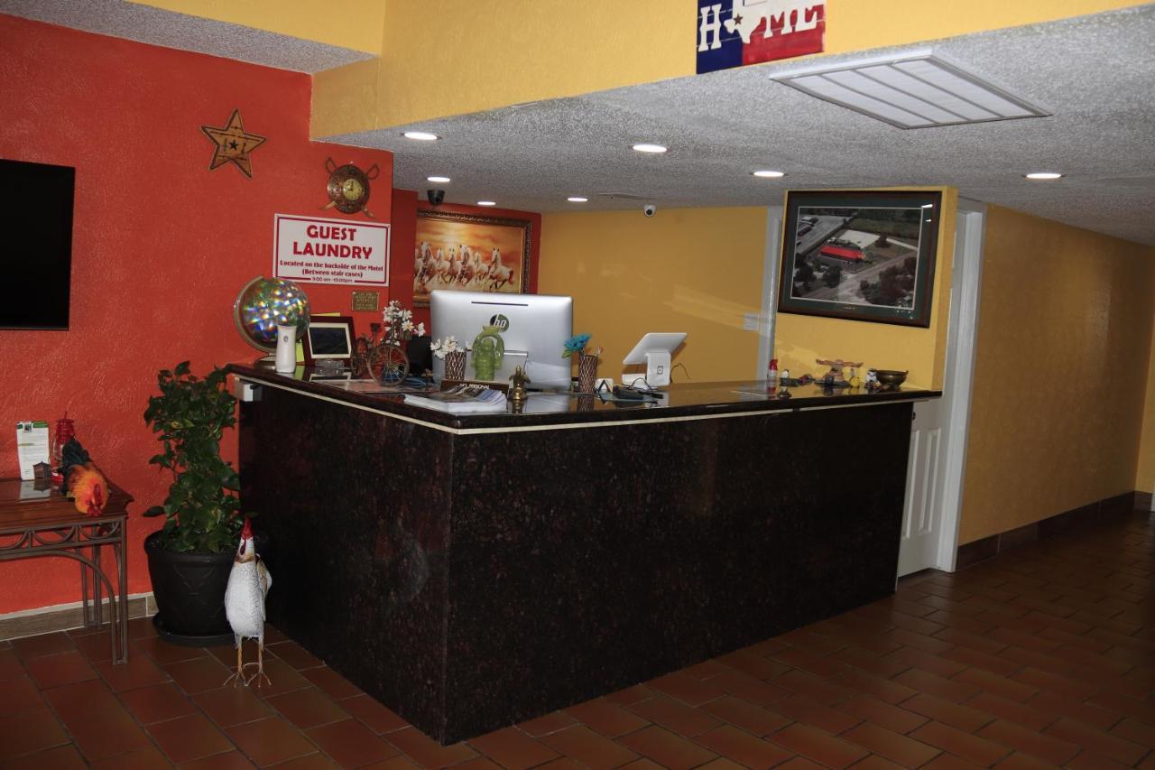 Chaparral Motel Hallettsville Bagian luar foto