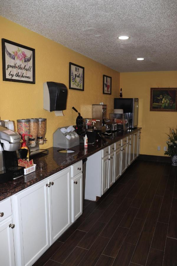 Chaparral Motel Hallettsville Bagian luar foto