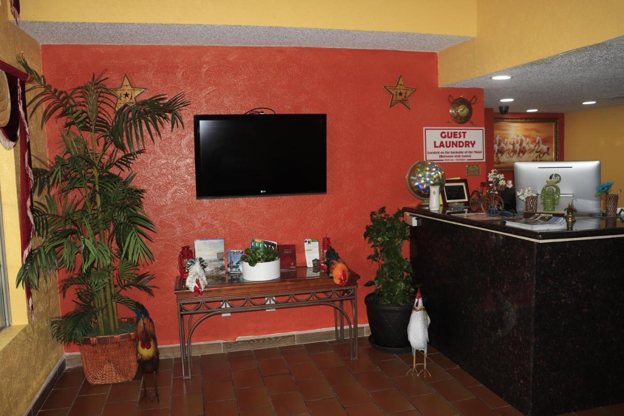 Chaparral Motel Hallettsville Bagian luar foto