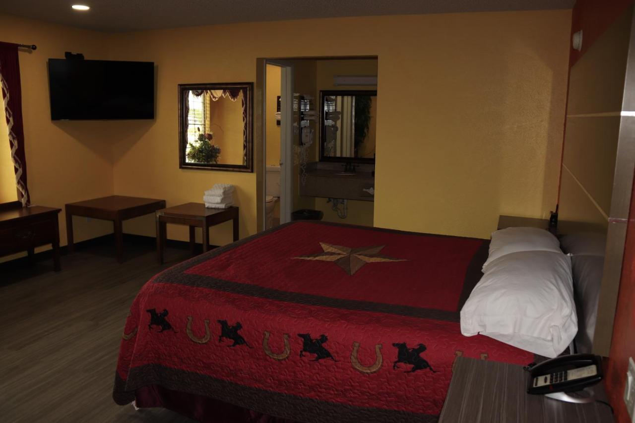 Chaparral Motel Hallettsville Bagian luar foto