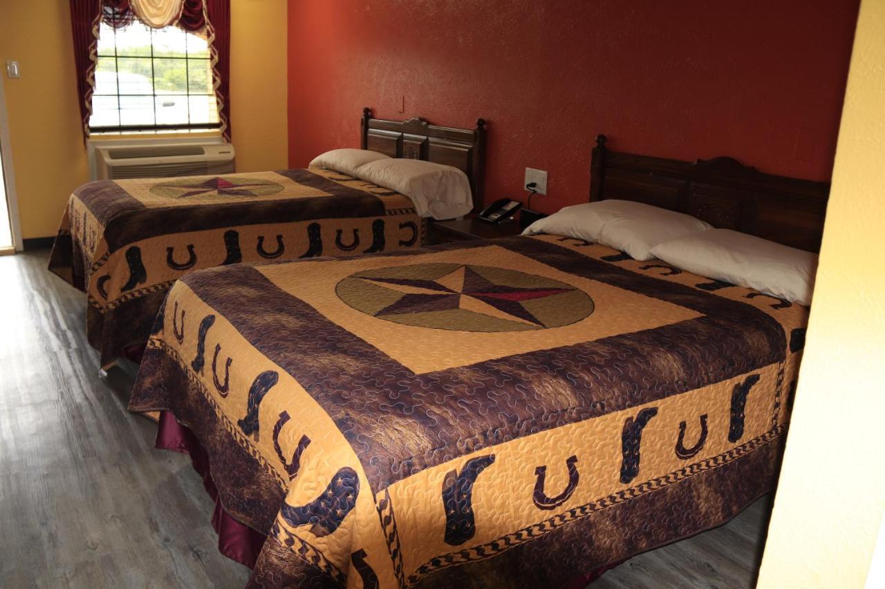 Chaparral Motel Hallettsville Bagian luar foto