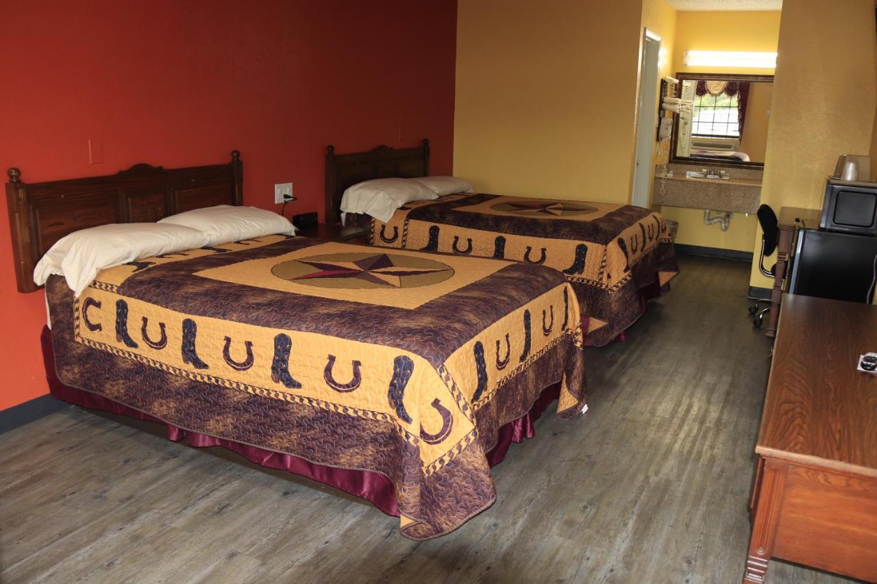 Chaparral Motel Hallettsville Bagian luar foto