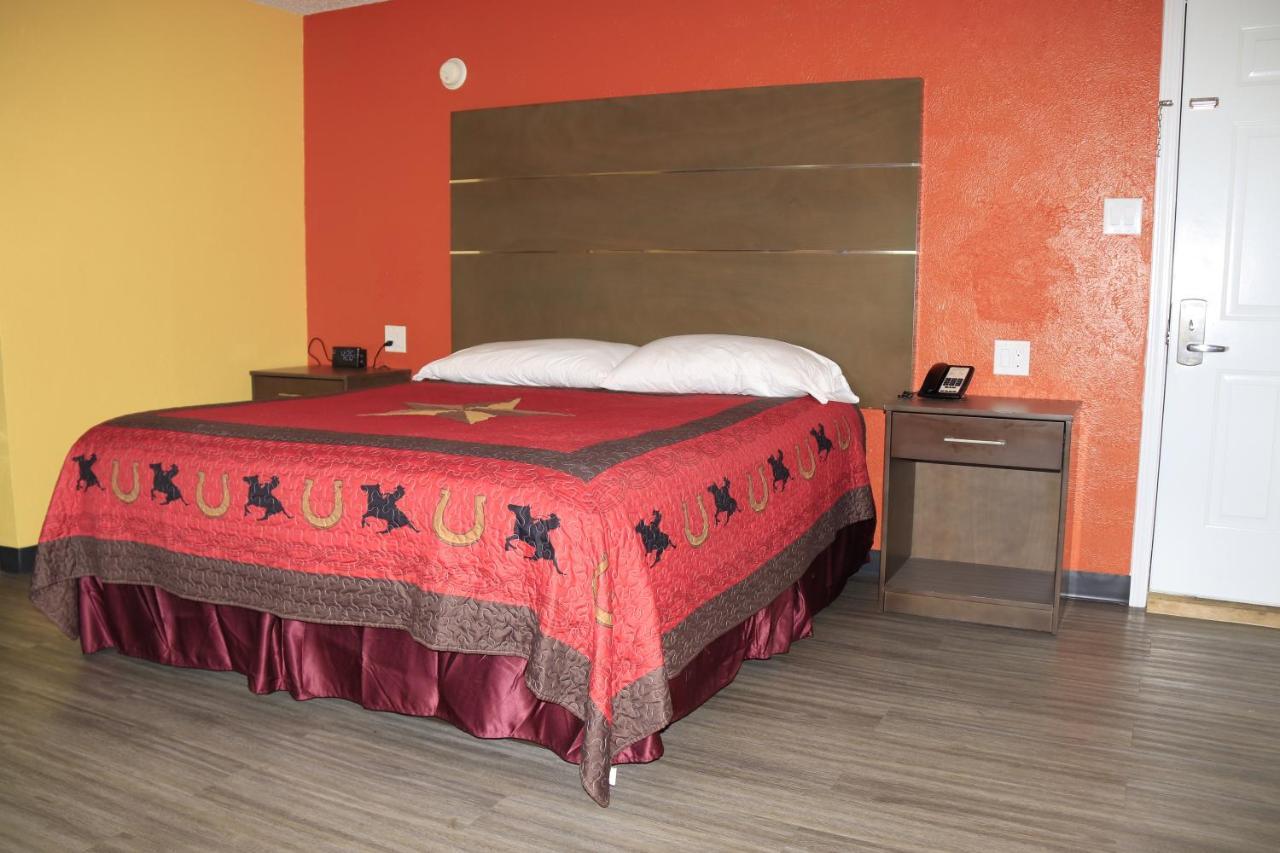 Chaparral Motel Hallettsville Bagian luar foto