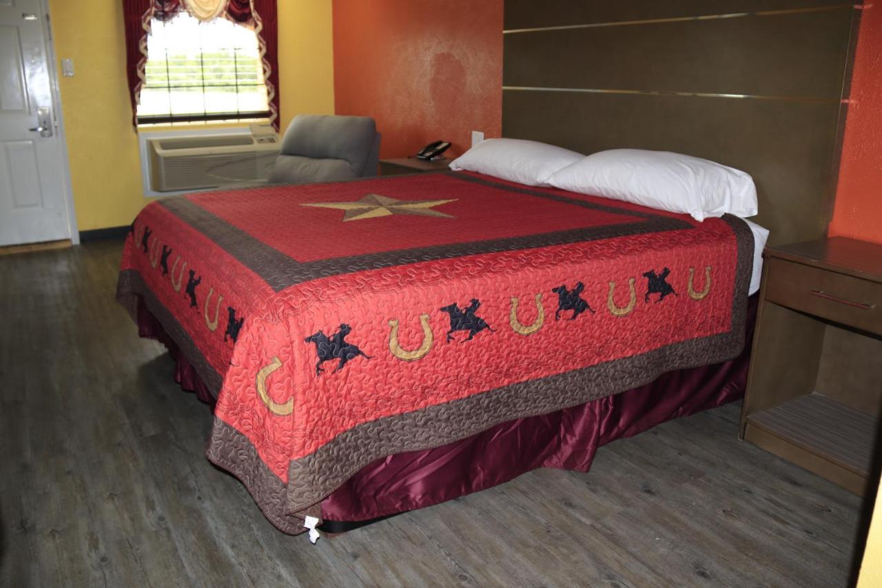 Chaparral Motel Hallettsville Bagian luar foto