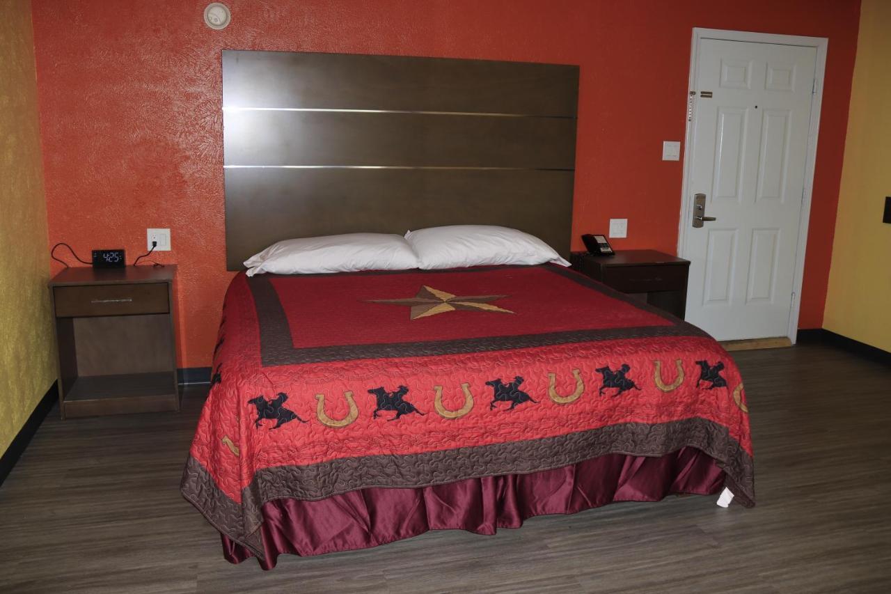 Chaparral Motel Hallettsville Bagian luar foto
