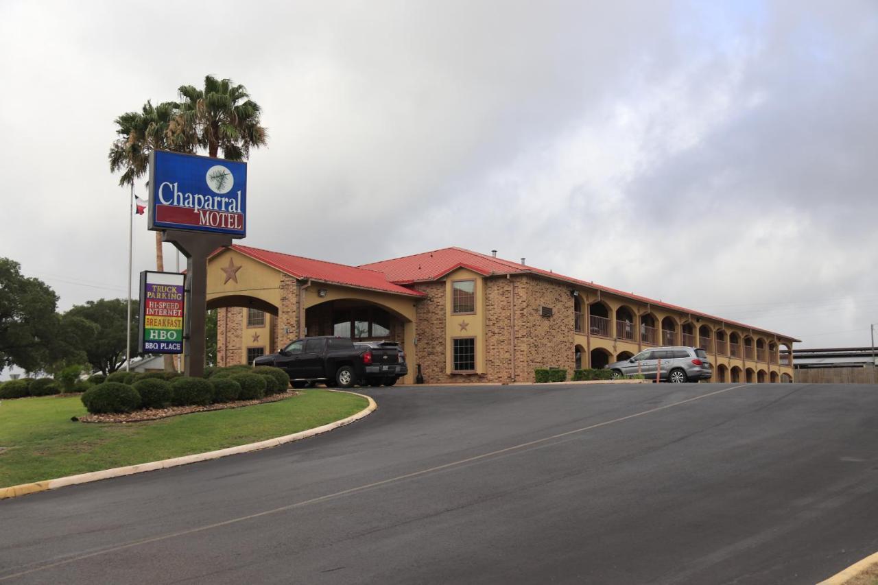 Chaparral Motel Hallettsville Bagian luar foto