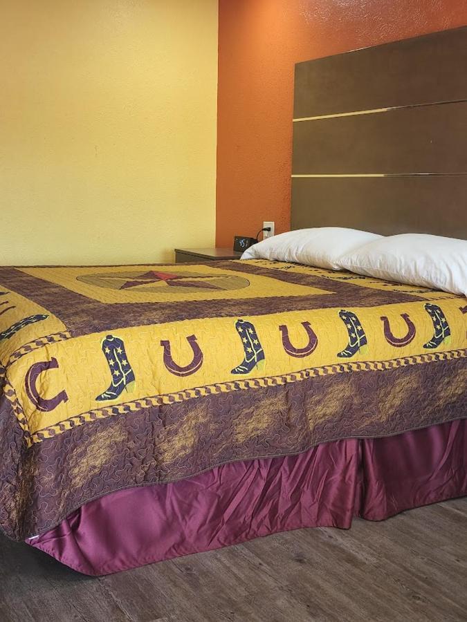Chaparral Motel Hallettsville Bagian luar foto